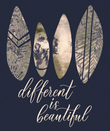 Different is beautiful  T-shirt Scollo V